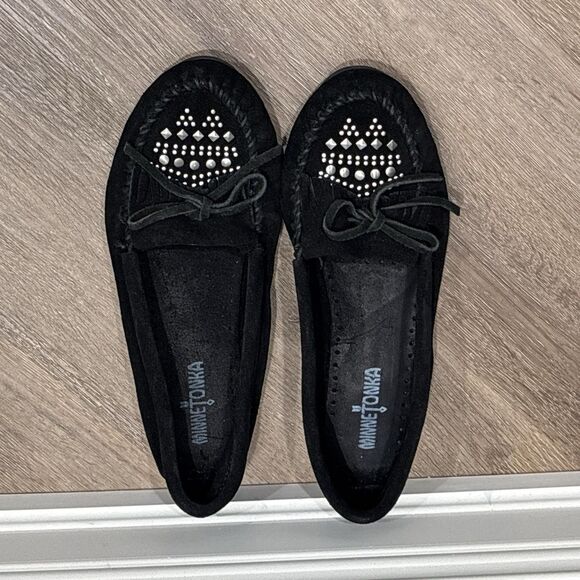 Minnetonka Moccasins Womens 10 Black Suede Leather Studded Flats Slip On Bow - Picture 9 of 10